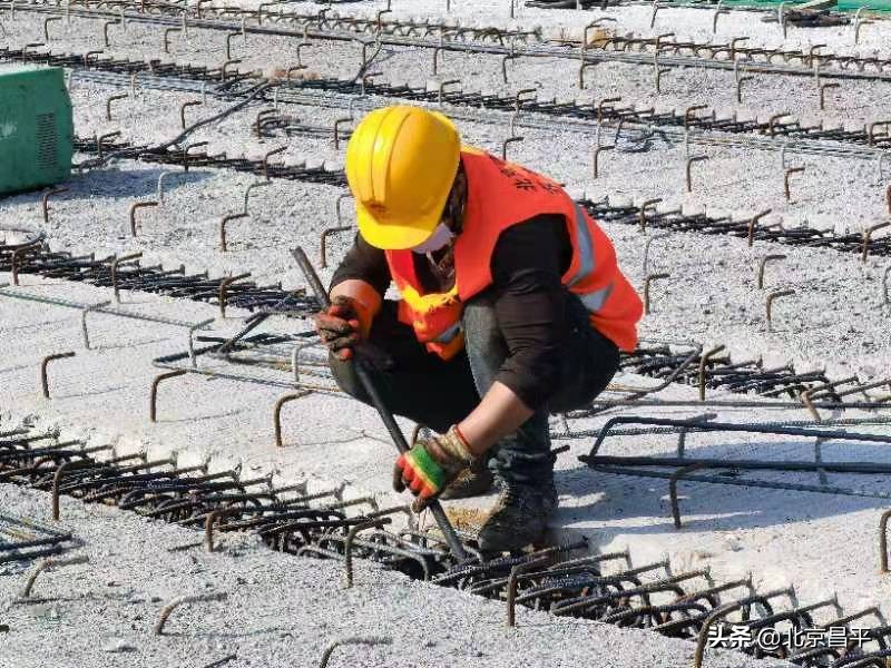 京藏高速辅路南沙河西桥改造工程关键节点完成