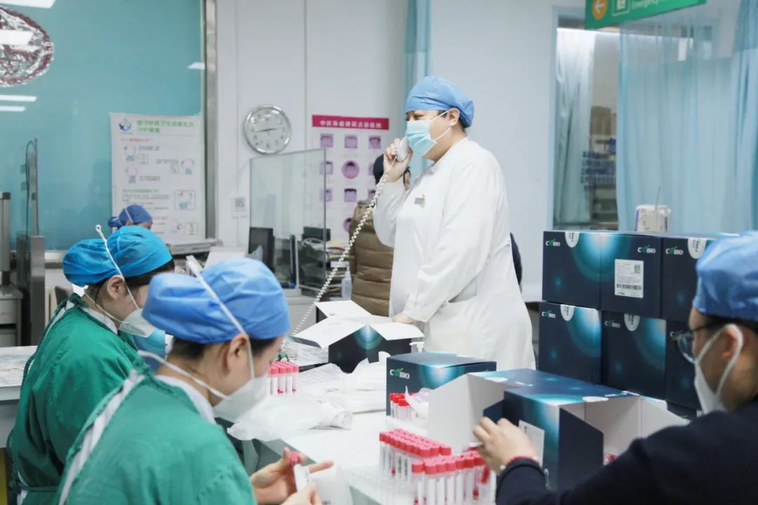 “作为一名护士长，关键时刻就要顶得上去”