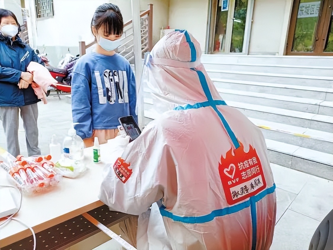 “一团火”亮明身份，抗疫一线志愿者有了专属标识