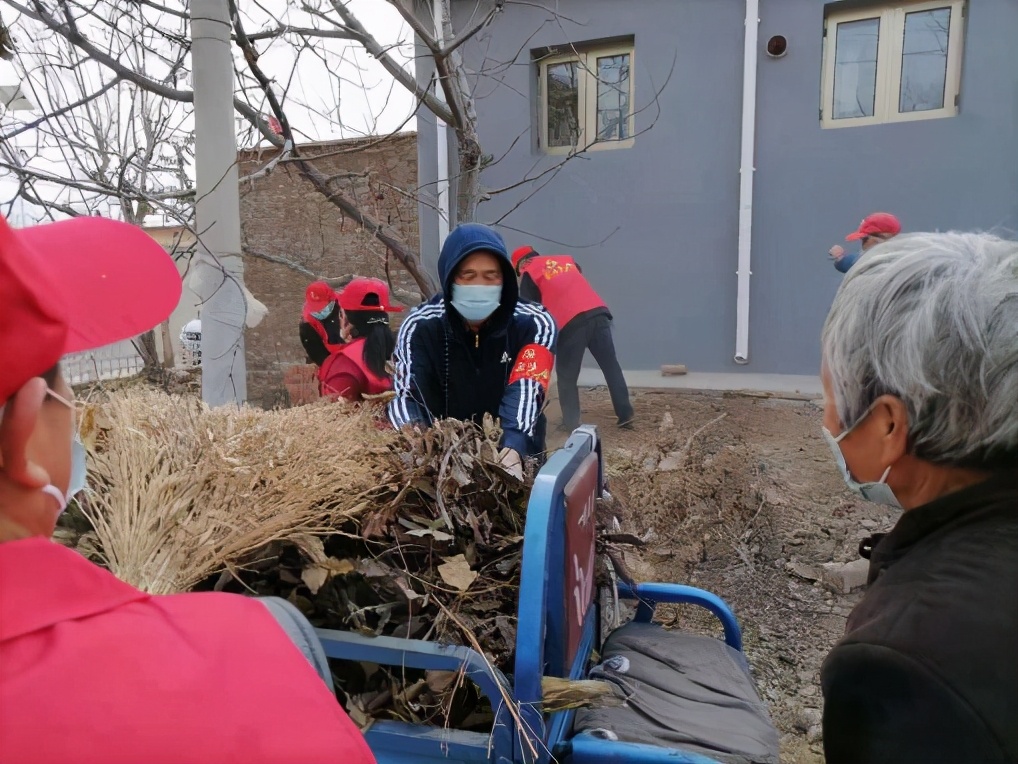 穆家峪镇开展周末大扫除 共享卫生新环境