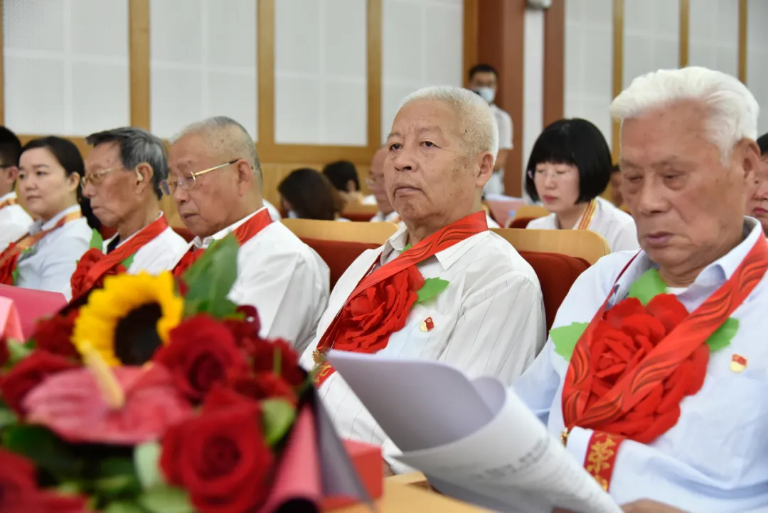 东城区召开“两优一先”表彰大会