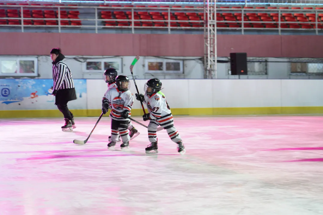 石景山区第八届市民快乐冰雪季昨晚启动