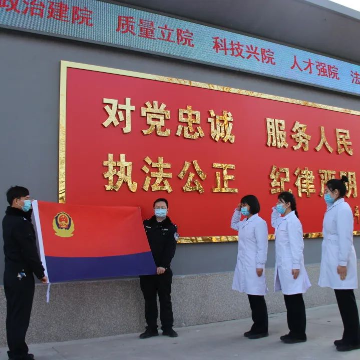 一袭白衣作铠甲 疫中护士写忠诚