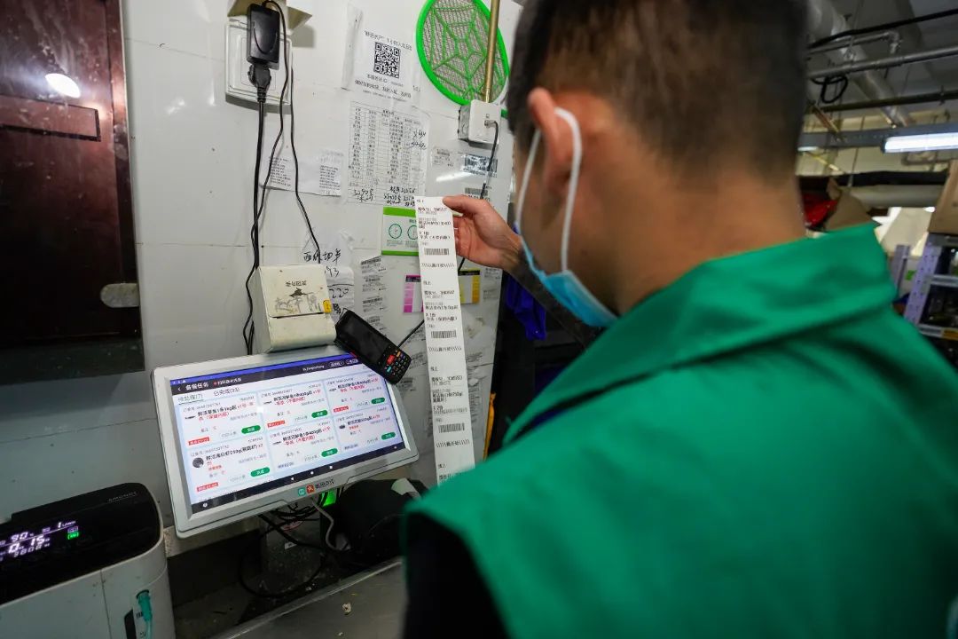 “菜有的是！”记者今晨实地探访东城商超市场——