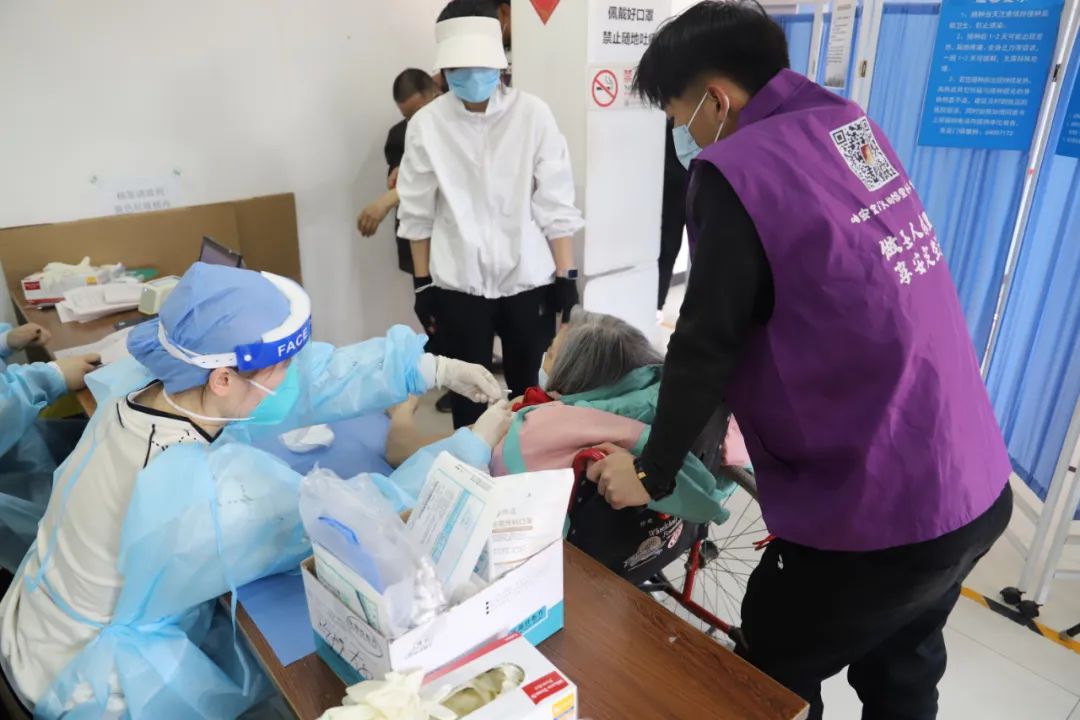 东城全力推进老年人疫苗接种，织密织牢疫情防护安全屏障