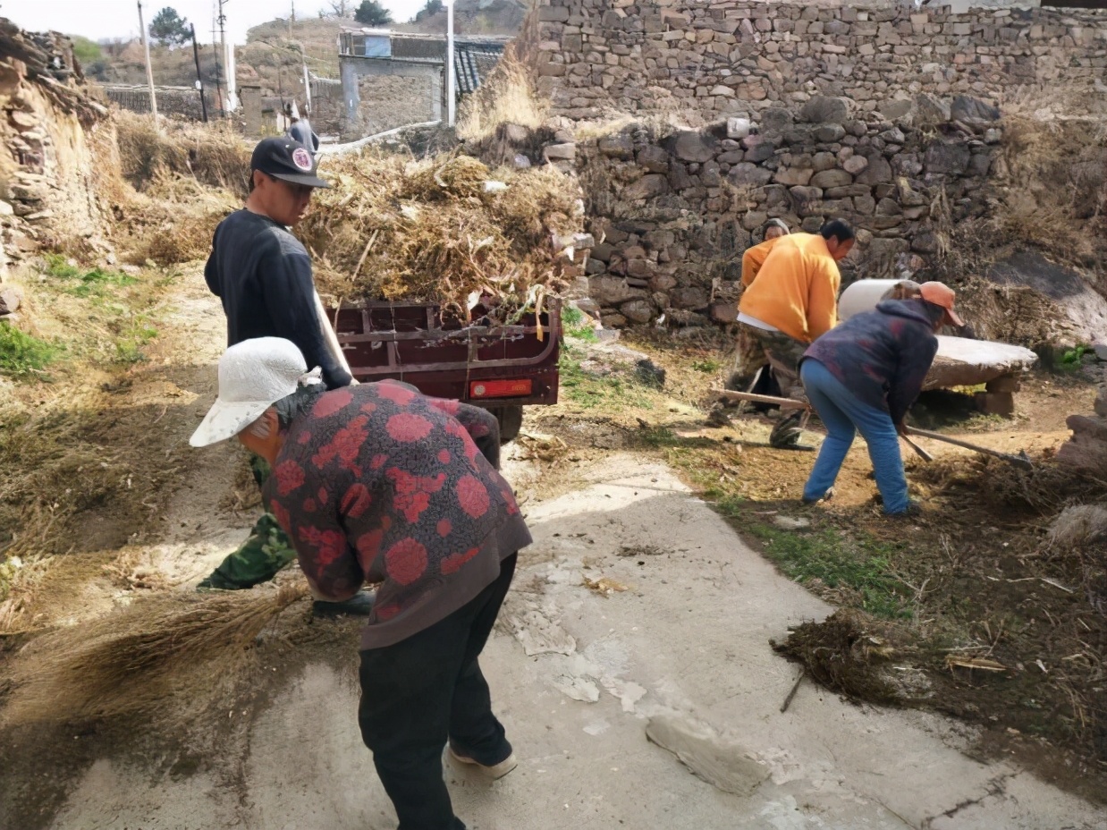 密云区新城子镇开展周末卫生日活动