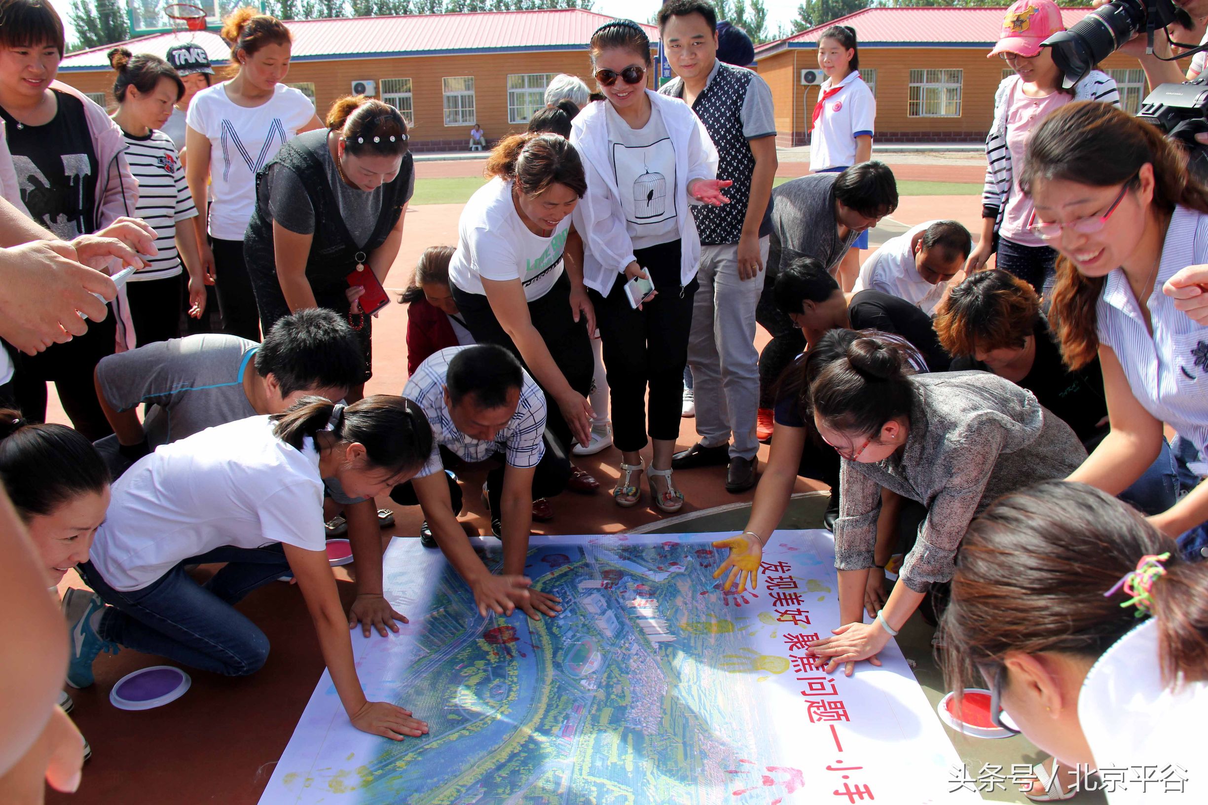 北京市平谷区大兴庄镇小手拉大手保护“母亲河”