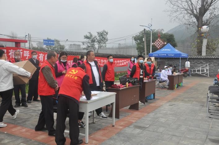 “孝满京城 德润人心”送温暖活动走进密云区新城子镇崔家峪村