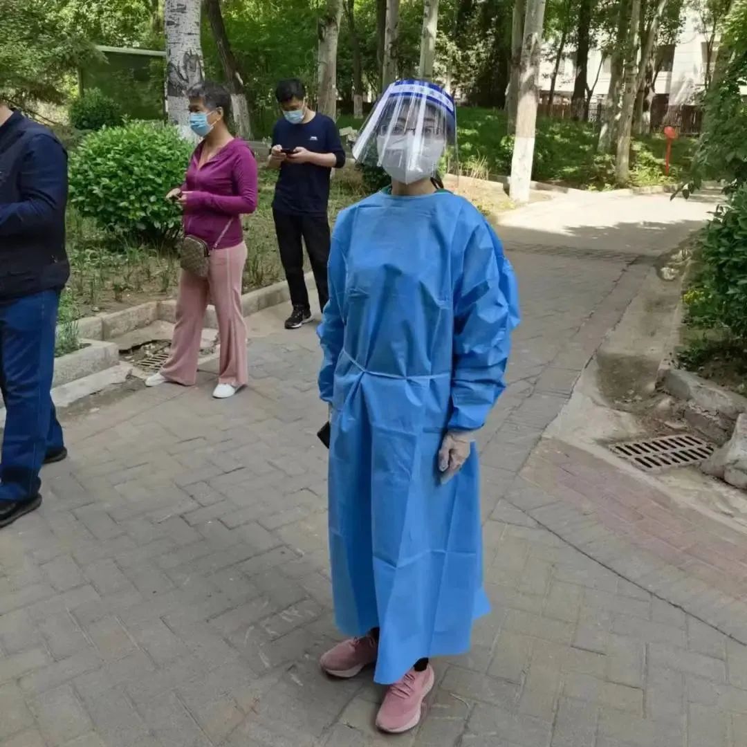 伉俪同心，“疫”起坚守