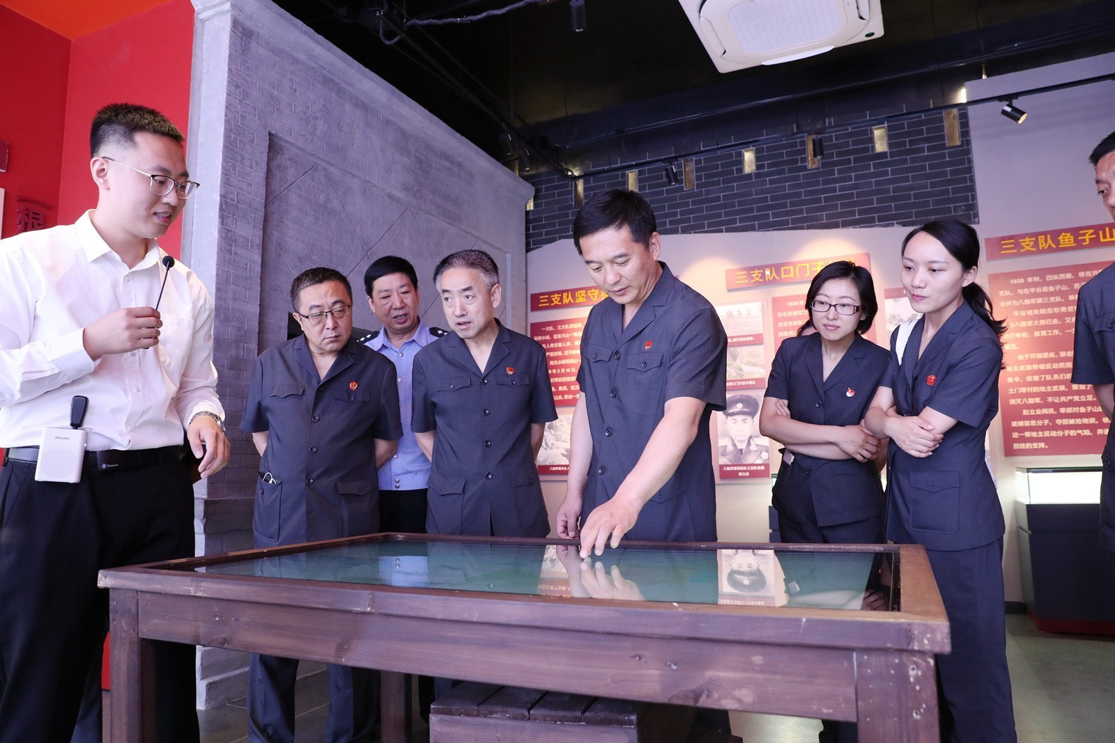 平谷法院组织领导干部参观北京·镇罗营革命历史纪念展