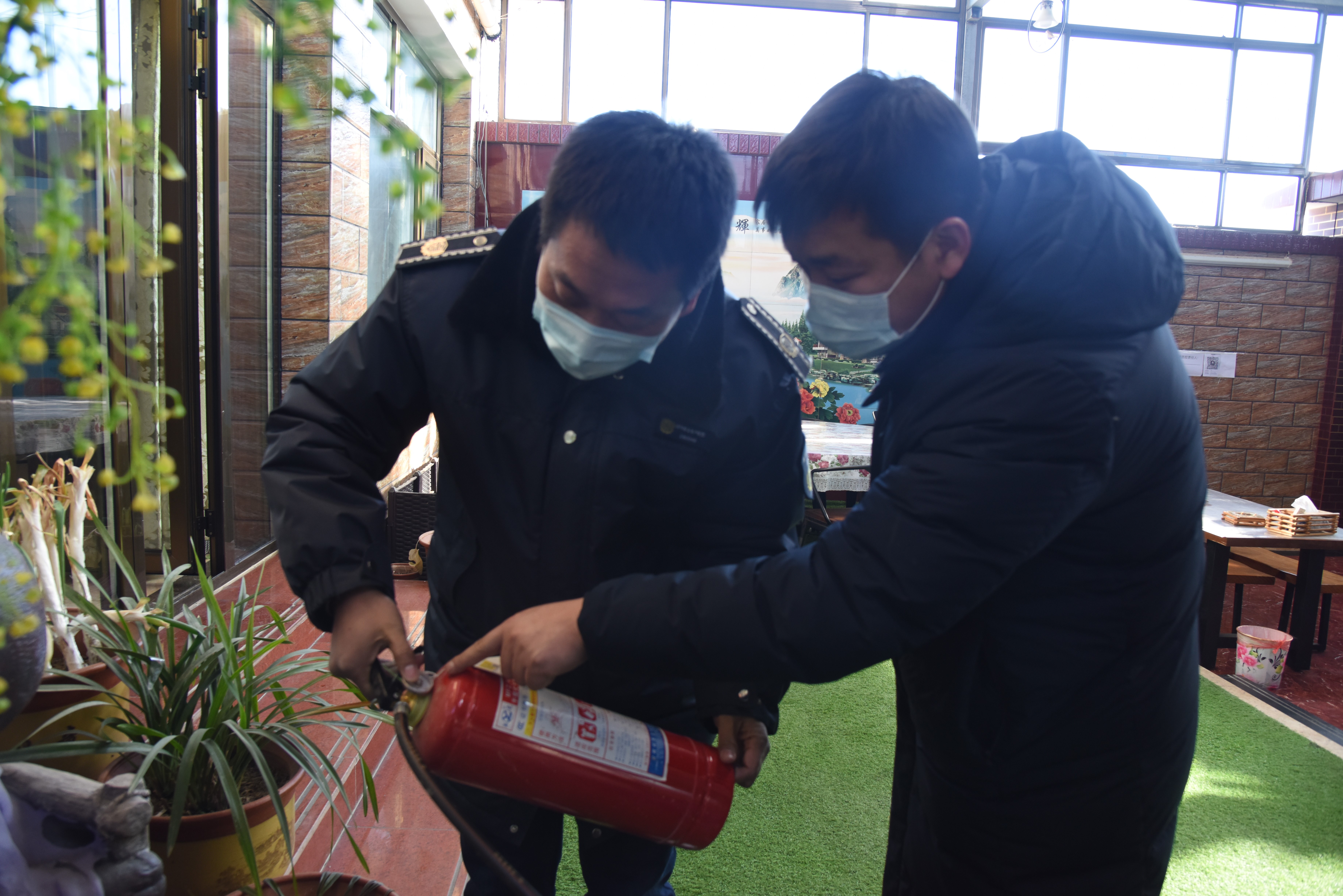 密云区不老屯镇开展民俗户安全大检查