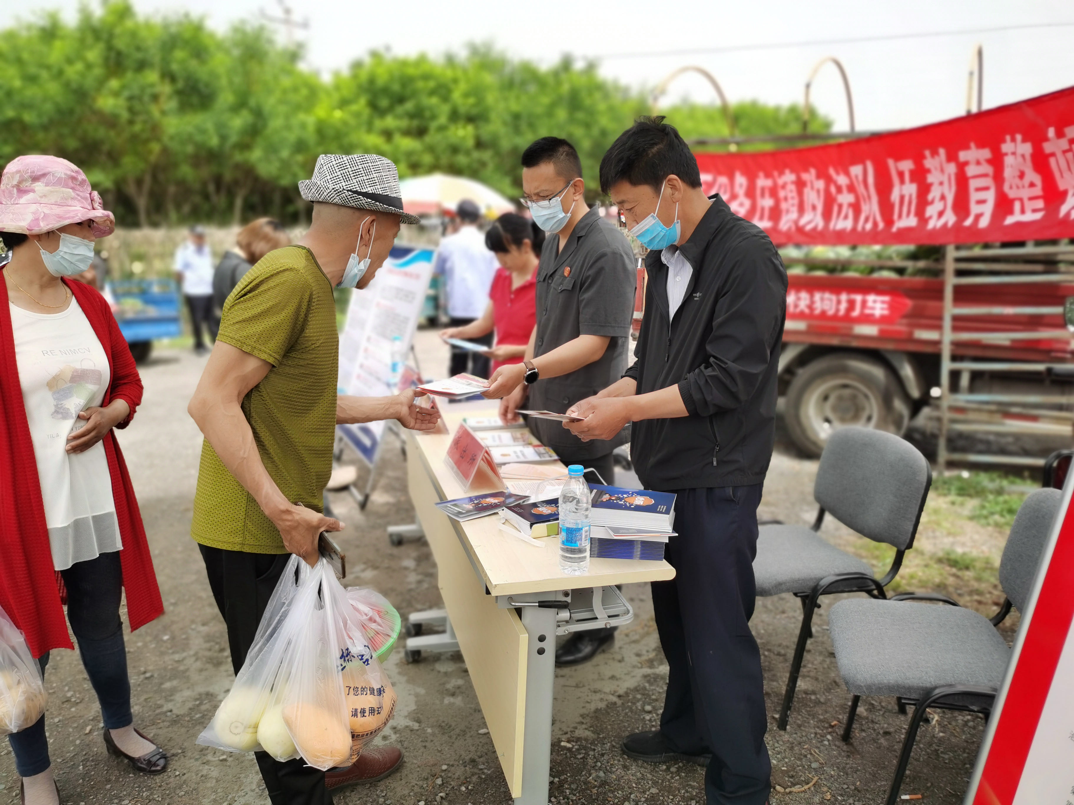 密云区西田各庄镇开展送法下乡系列活动提升群众知晓率和满意度