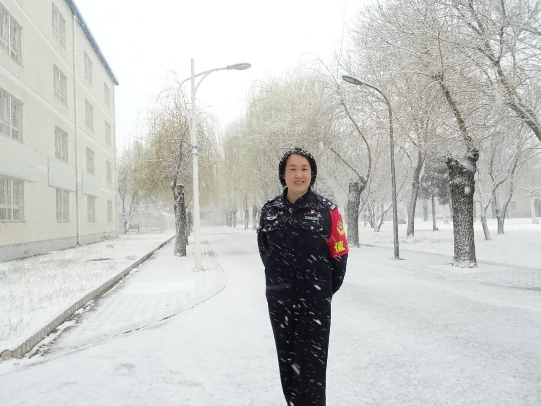 拨云散雾，她如同一米阳光照进罪犯晦暗的人生