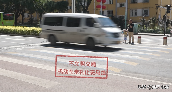 一探究竟！为何礼让斑马线成为延庆交通文明新风尚？