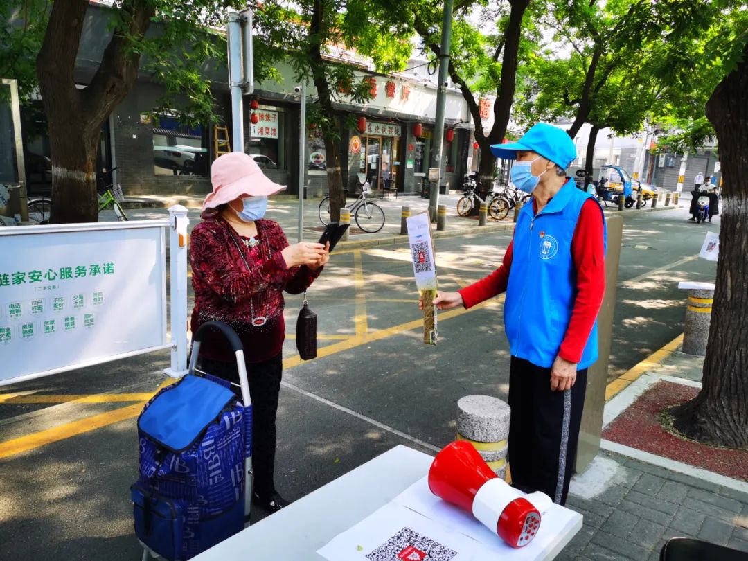 东城防疫卡口“守门人”：用坚守筑牢社区“平安线”
