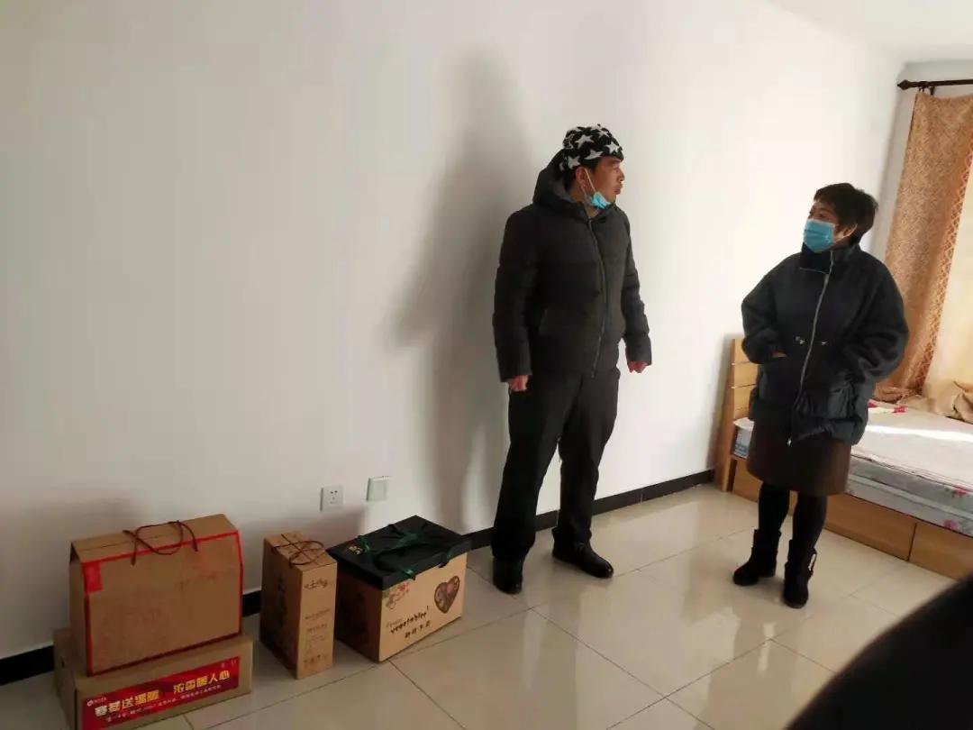 密云区总工会慰问在档困难职工