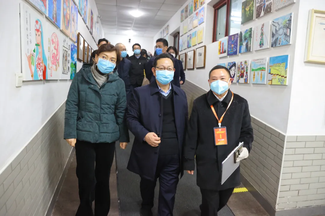 全力确保群众温暖过冬！孙新军、周金星深入学校社区检查疫情防控和供暖工作