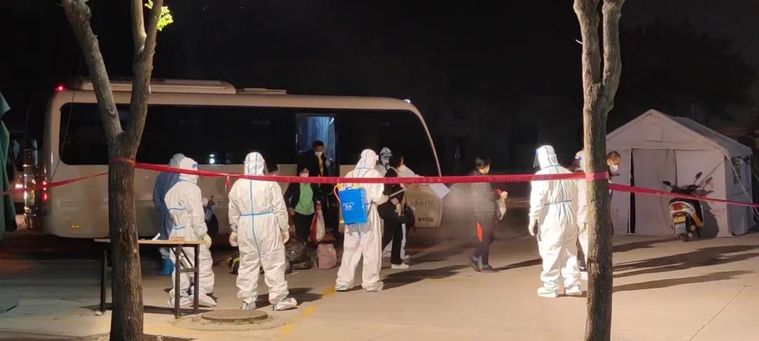 严防死守，以快制快，同心抗疫，他们分秒必争！