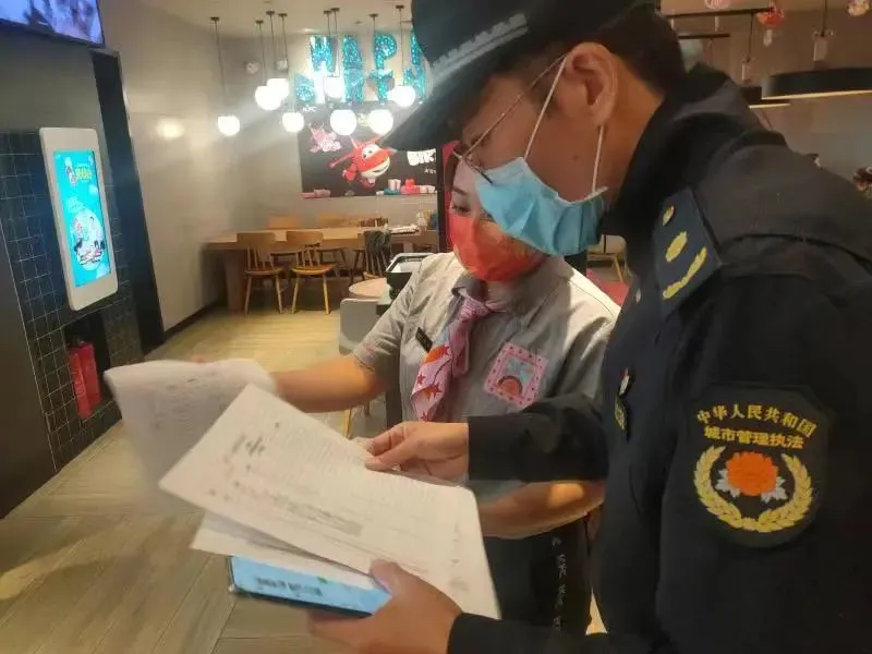 云岗街道快速响应、持续行动，织牢织密防控网