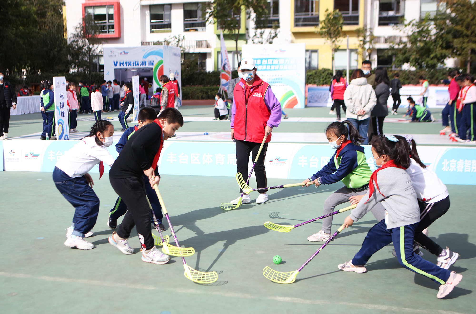 丰台持续加大冰雪运动专项资金投入，不断夯实冰雪运动群众基础