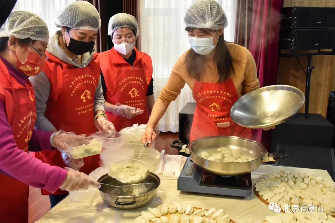 立冬送爱心 饺子暖人心 五里坨街道向社区一线防控人员送温暖