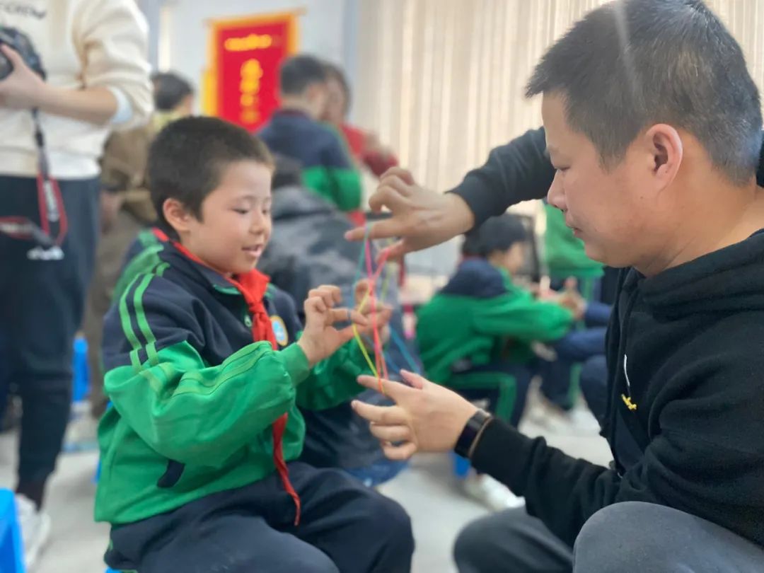 不负春光 亲情陪伴—北京援疆干部与和田孩子同上一堂课