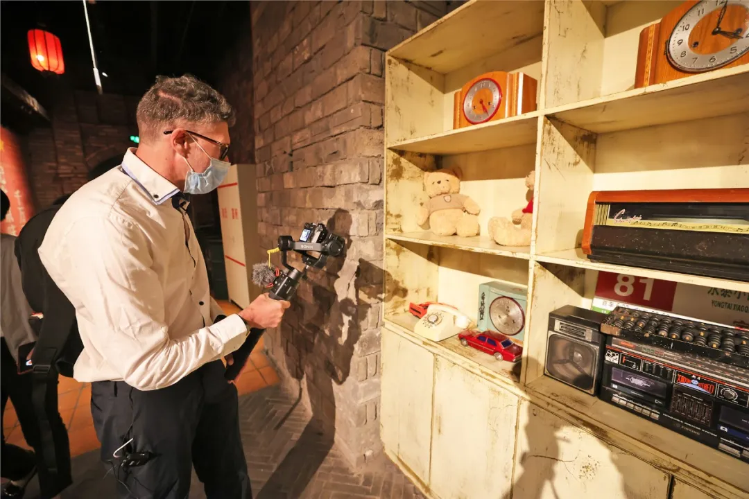 百名丝路大V走进王府井和平菓局感受北京变化，见证百年辉煌