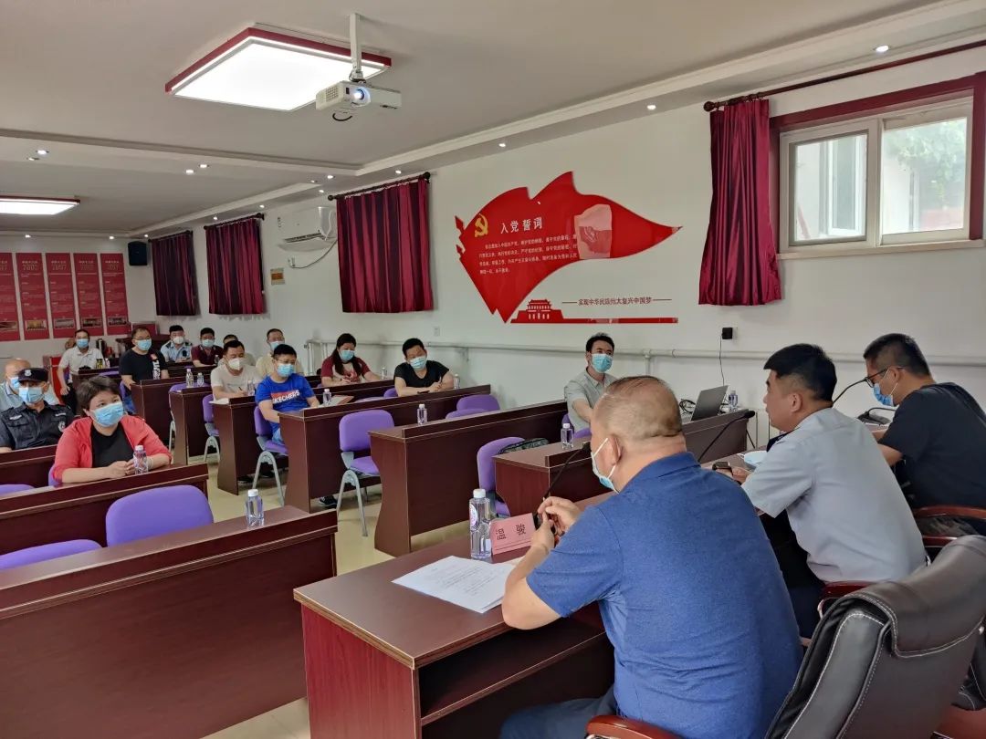 老山街道开展“遵守安全生产法 当好第一责任人”安全生产月宣传活动