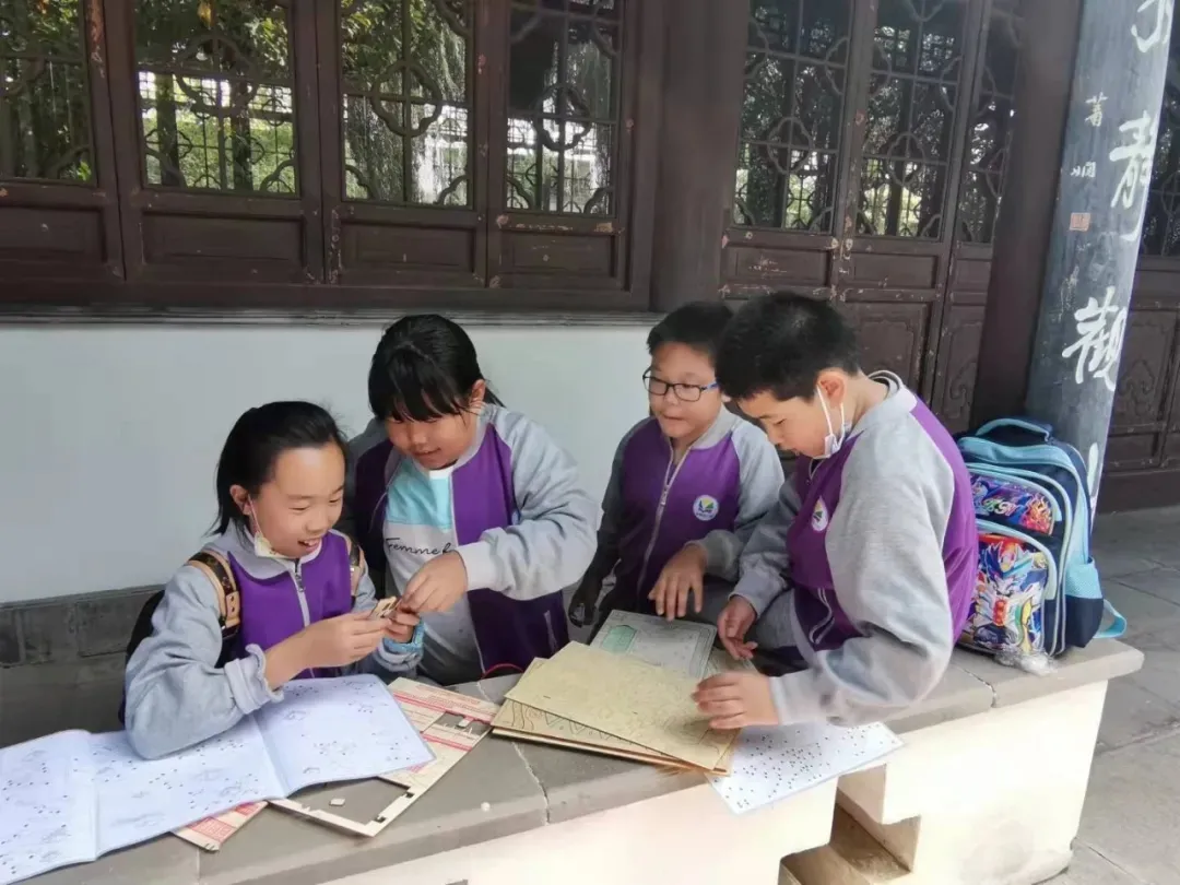 多彩活动阵地 共建文明校园