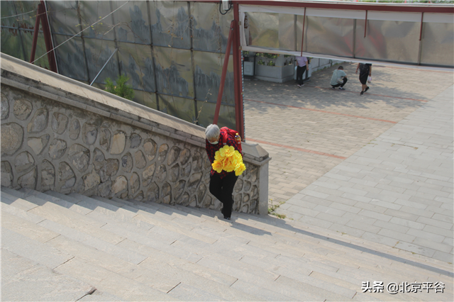 平谷丫髻山景区“五一”首日接待有序 游客可赏夜景