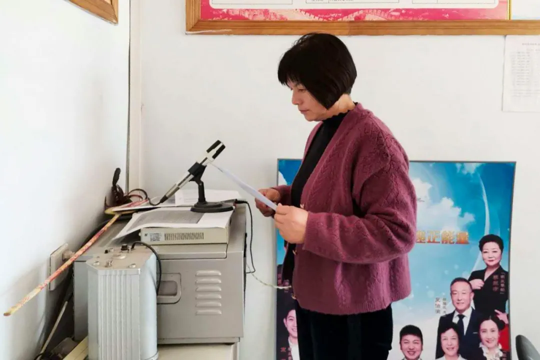 密云区巨各庄镇：防火扫除两不误 秋日最美酒乡路