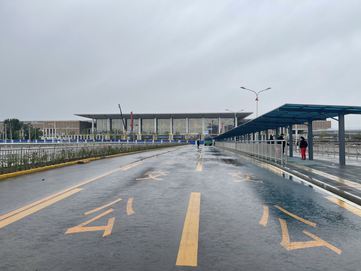 车辆走高架，行人走通廊 北京丰台站“五一”又有新变化