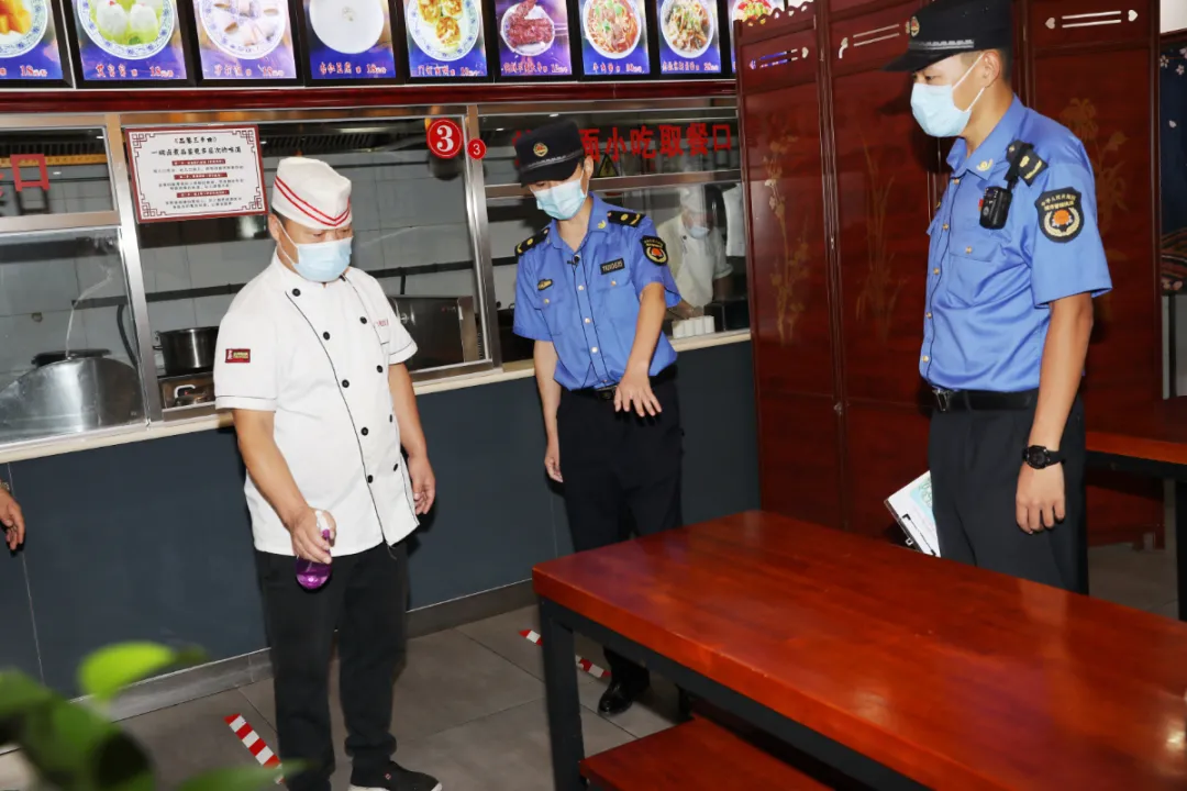 开学季来临，东城城管多方位保障校园周边环境秩序