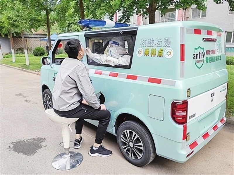 中关村医院首次启用微型采样车助力核酸采样