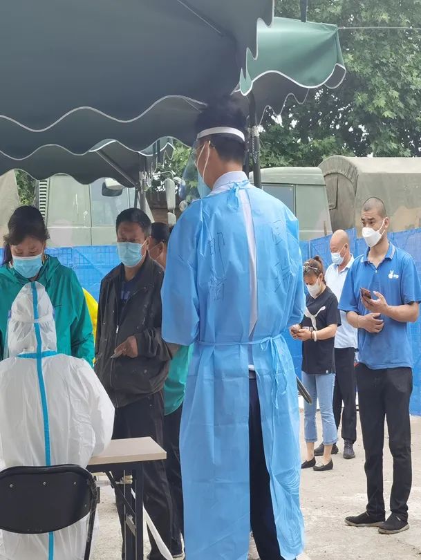 石景山区金融机构战疫志愿先锋队冲锋战“疫”一线