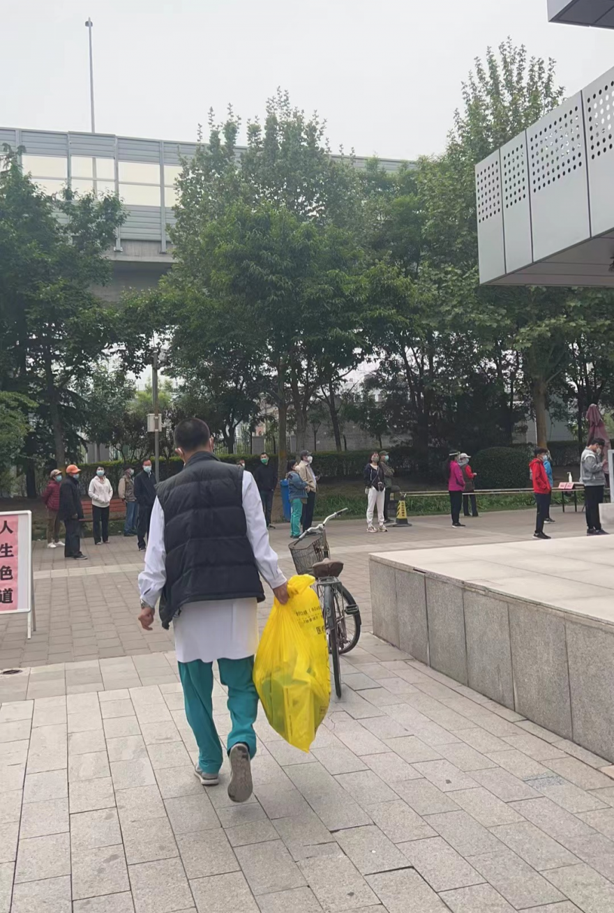 疫情防控“前沿”他是护理队伍的“领头雁”