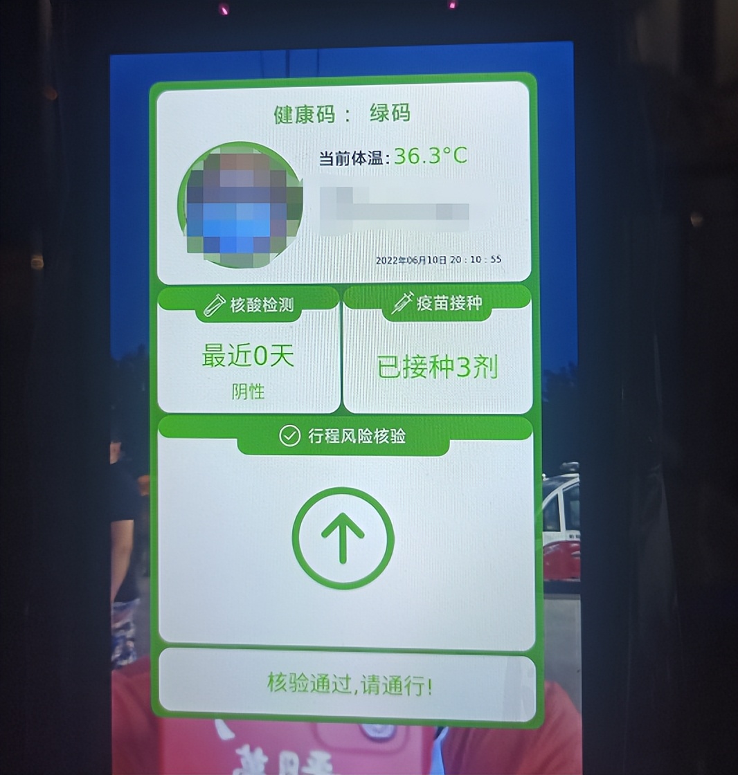 防控“神器”上岗，筑牢村口防疫安全线