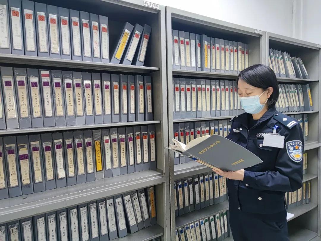 三尺户籍小窗口，服务为民大舞台