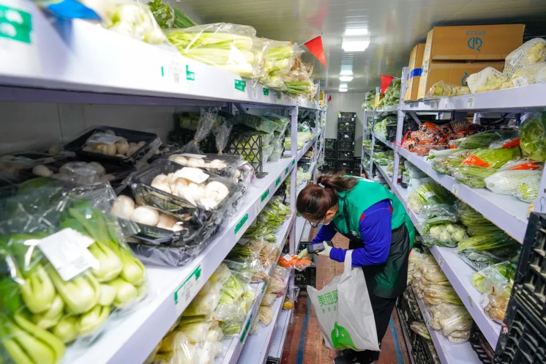 “菜有的是！”记者今晨实地探访东城商超市场——