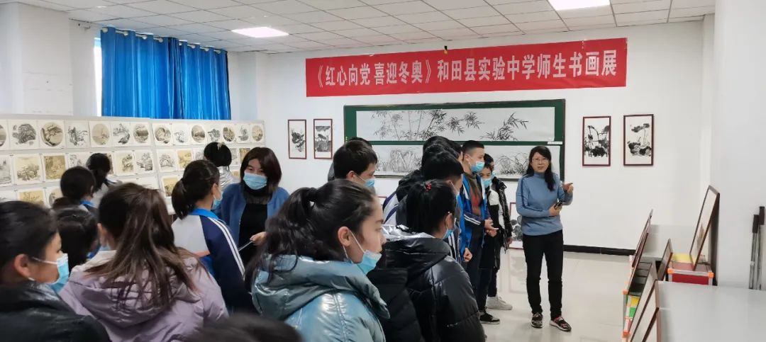 新疆和田：师生书画展风采