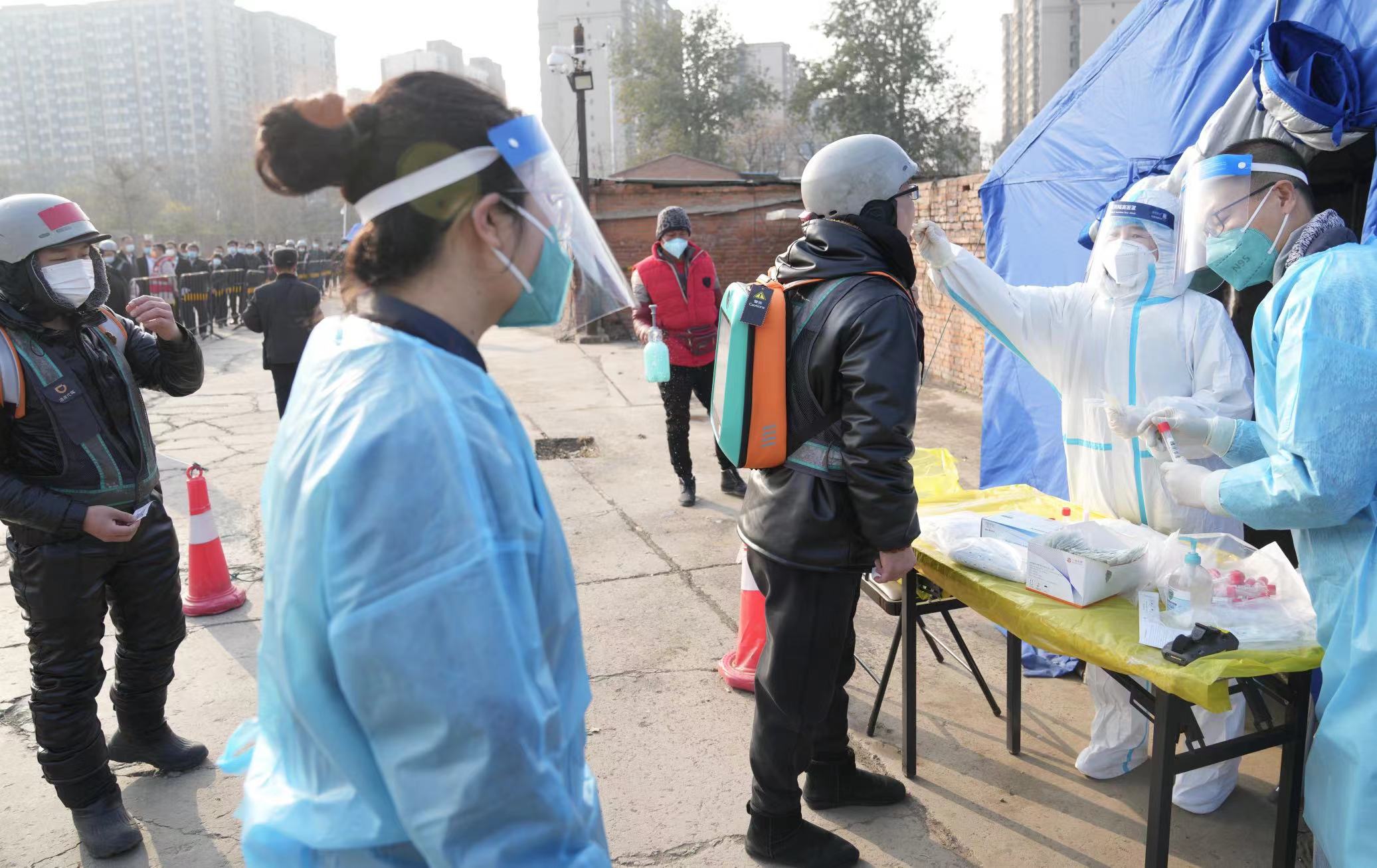 时间不固定,打加强针预约难?这里为网约车司机开绿色通道