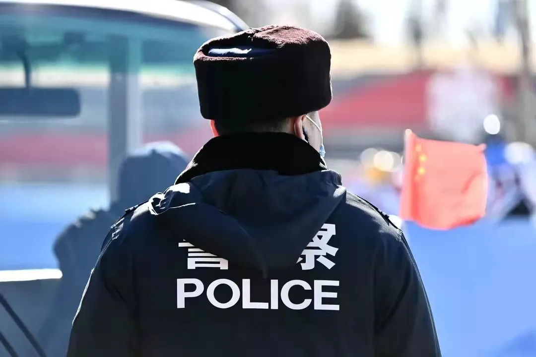 看~石景山之光！火炬传递他们全程保驾护航......