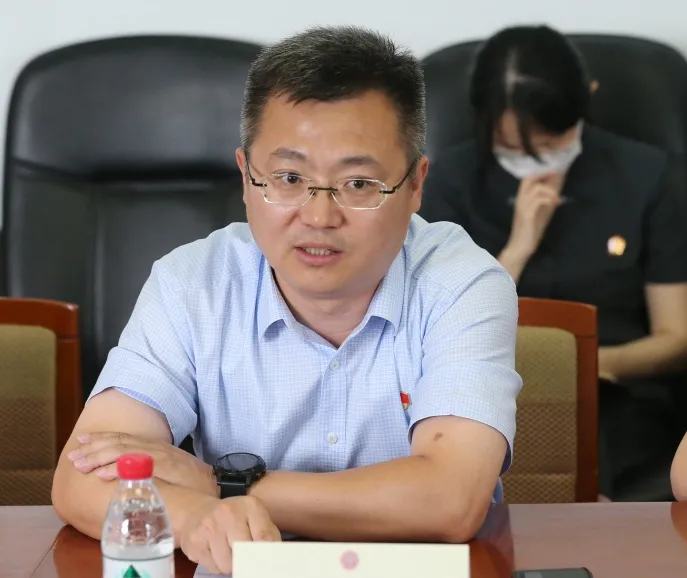 这一次，北京法院英模事迹报告团走进了中国政法大学