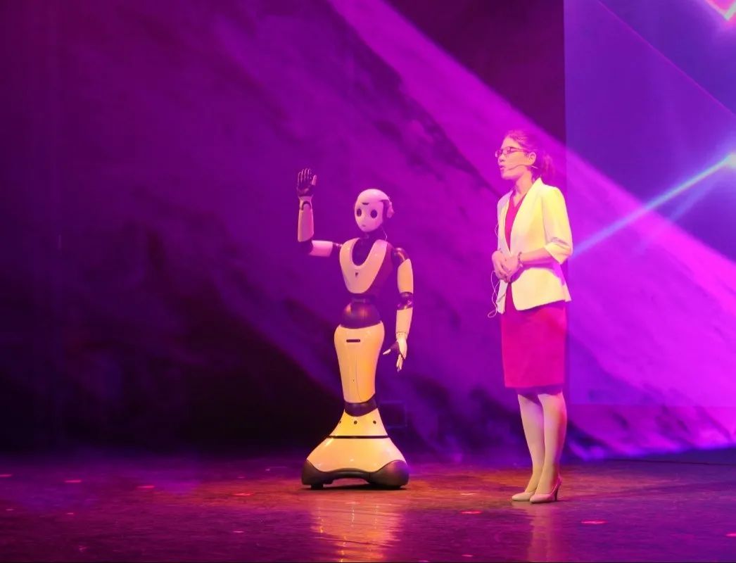 东城区隆重纪念“三八”国际妇女节112周年