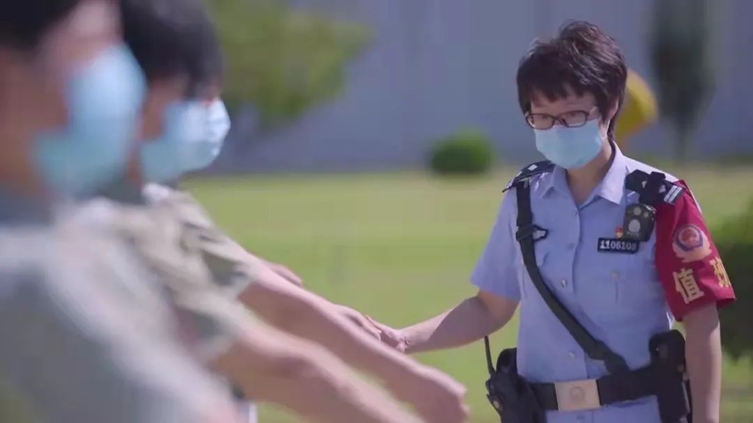 绽放在高墙内的“铿锵玫瑰”