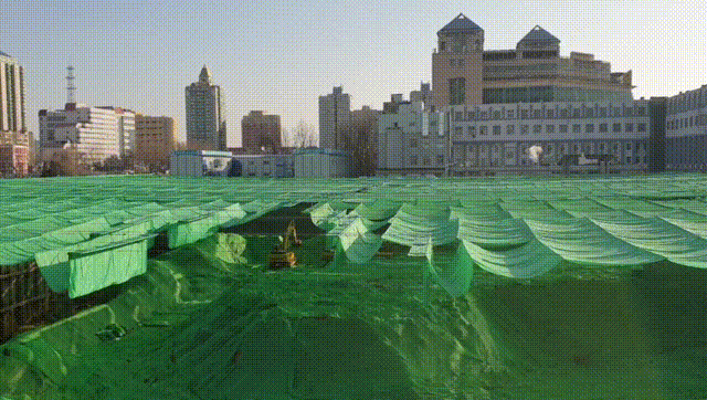 有效防尘！东城工地启用“天幕系统”