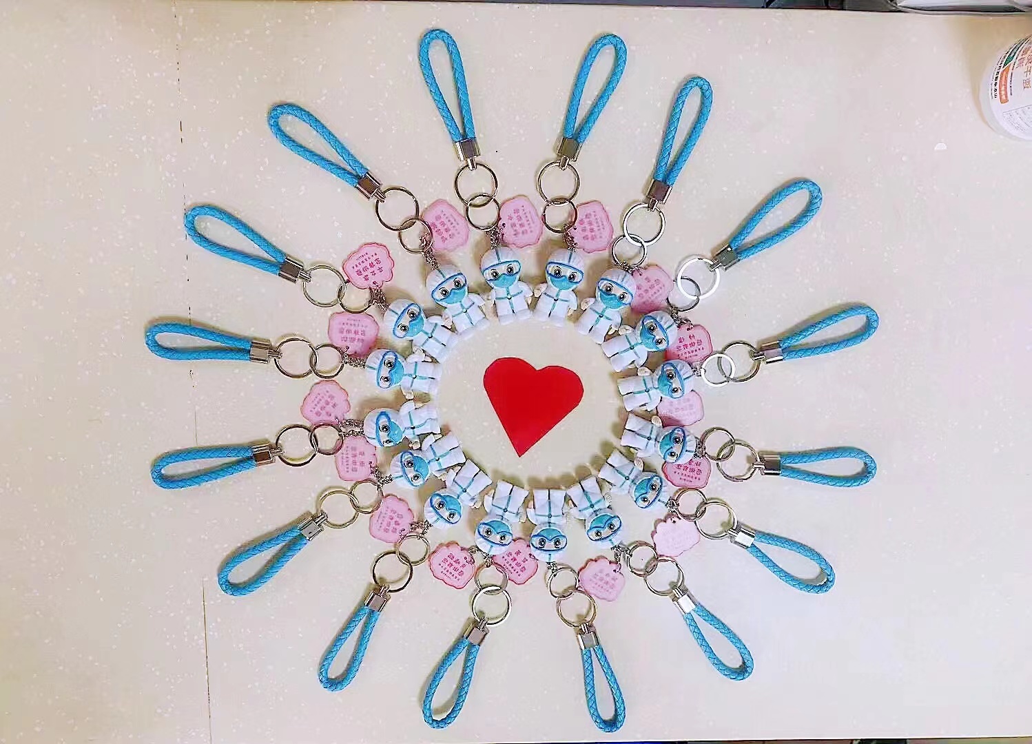 丰台五里店街道：暖心的专属“大白”钥匙扣