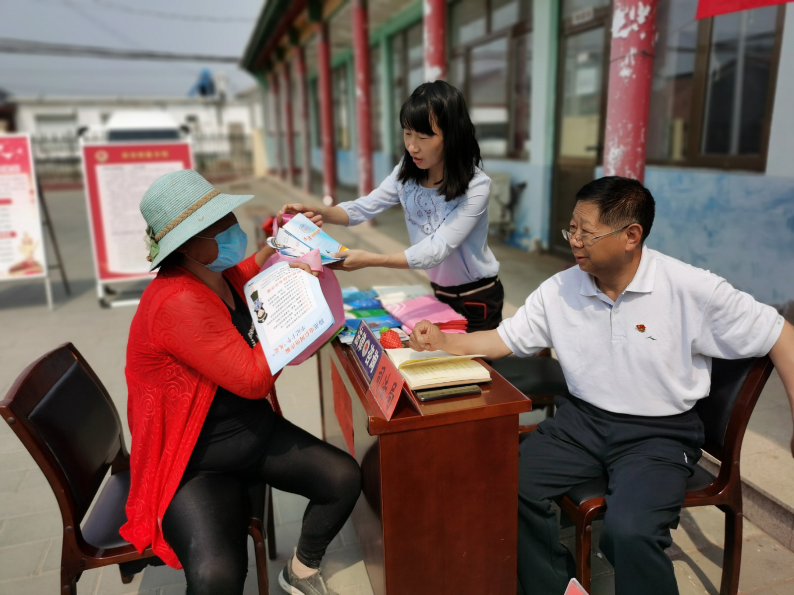 摆桌子 听民意 解难题——“群众痛点攻坚团”走进西田各庄镇
