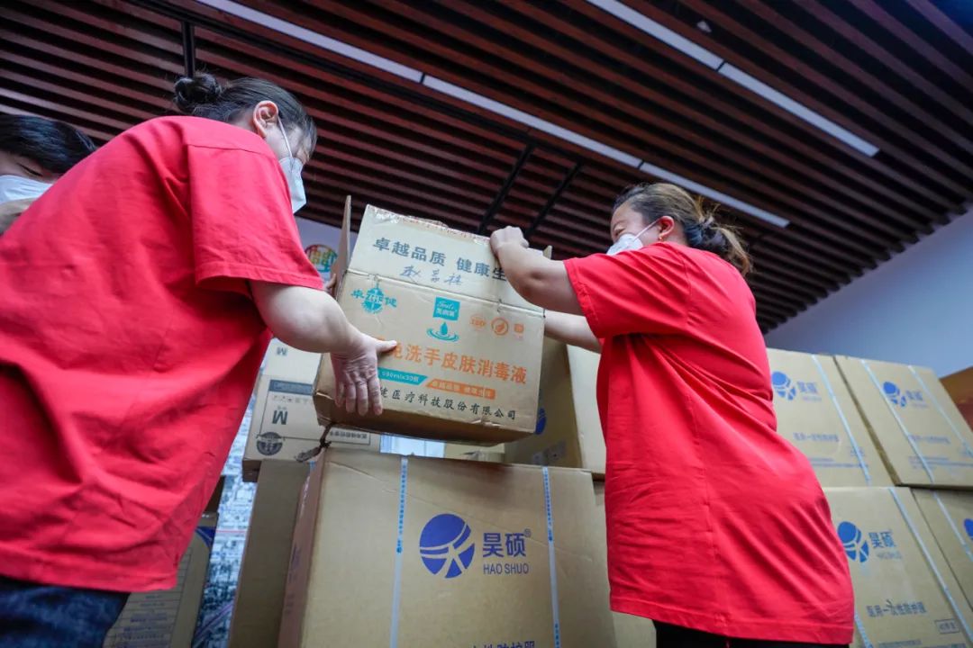 成立临时党支部，三支队伍进驻封管控区全方位保障居民生活