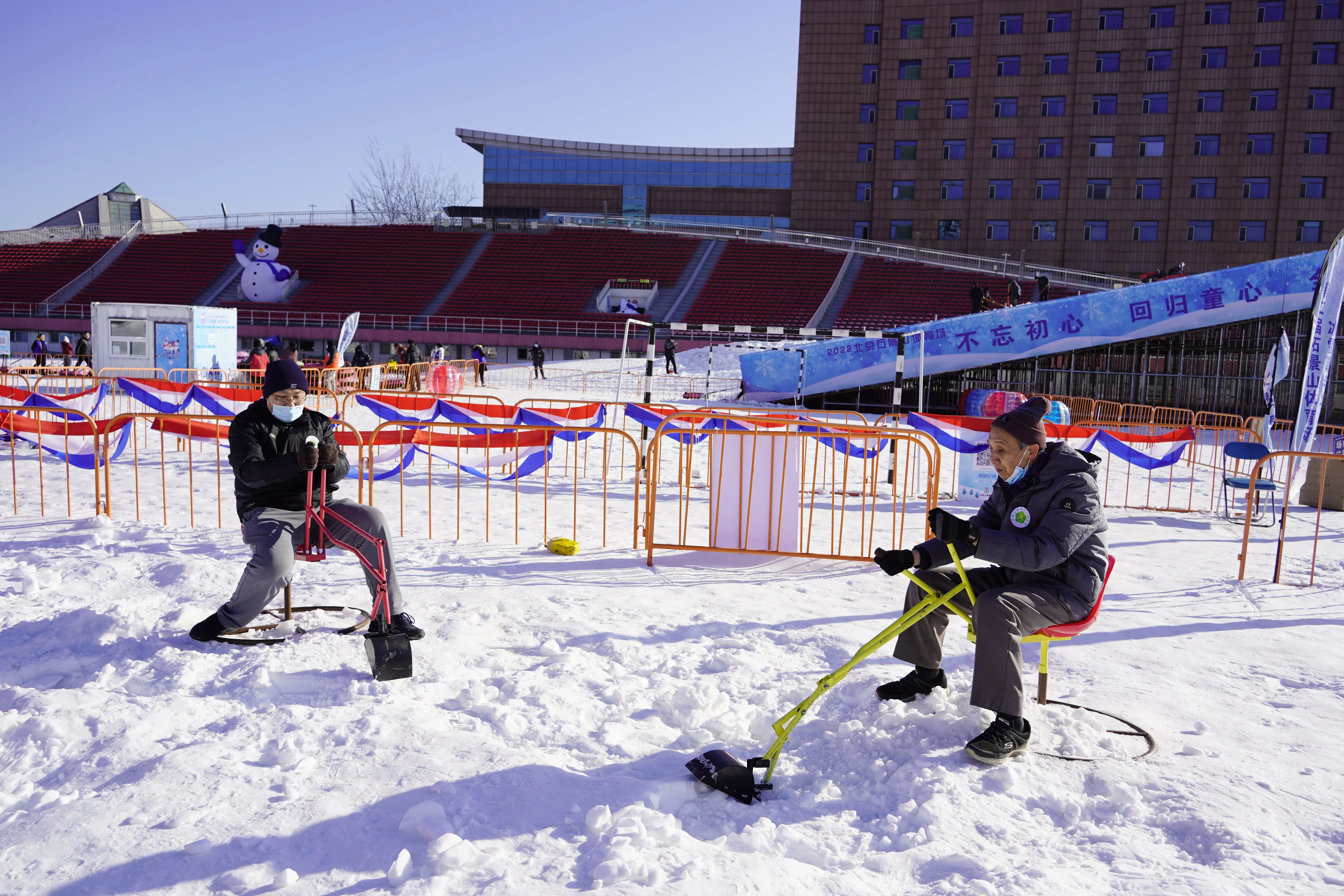 雪地上的特殊风景线！石景山区举行残疾人雪上运动体验活动